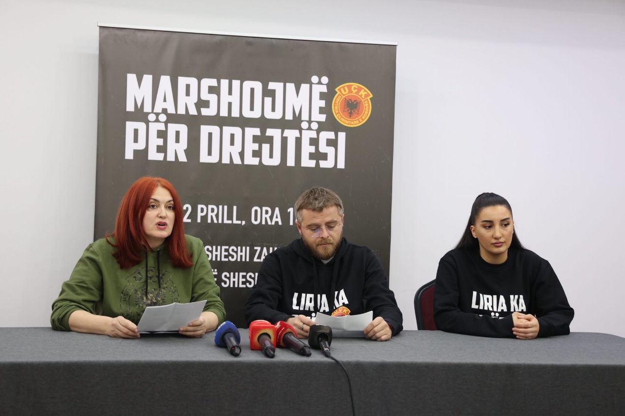 Hoxha: Marshi s’është politik por mbështetje për krerët në Hagë, vendimet mund ta prekin të ardhmen e Kosovës