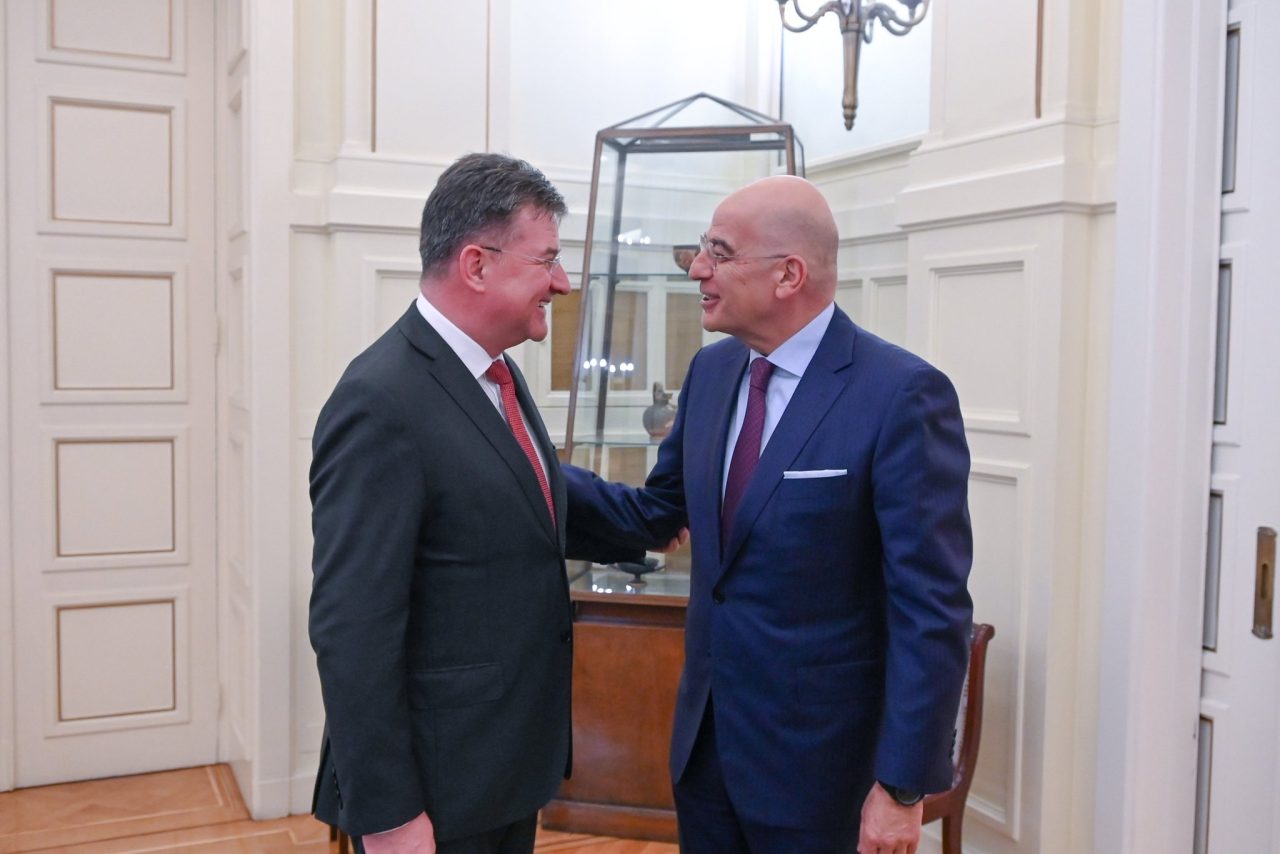 Lajçak sërish në Greqi për dialogun Kosovë-Serbi, takohet me kryediplomatin Dendias