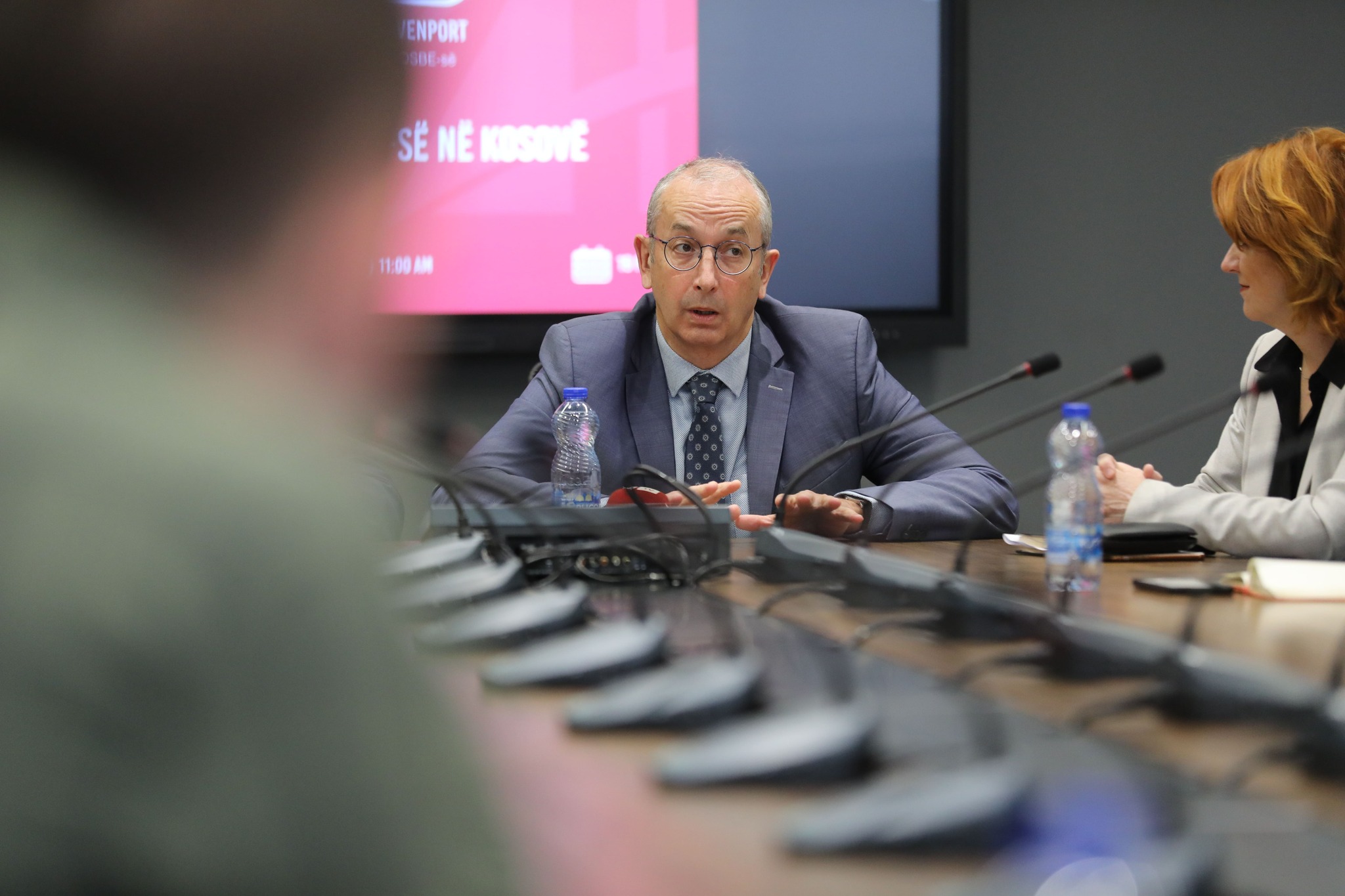 Ambasadori i OSBE-së, Michael Davenport, para studentëve të AAB-së: Tani kemi rol mbështetës në konsolidimin e institucioneve