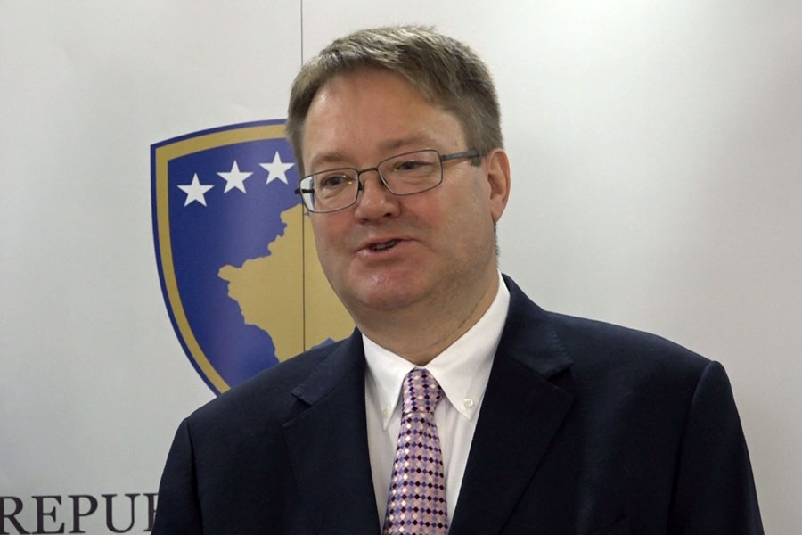 Ambasadori britanik uron Bajramin