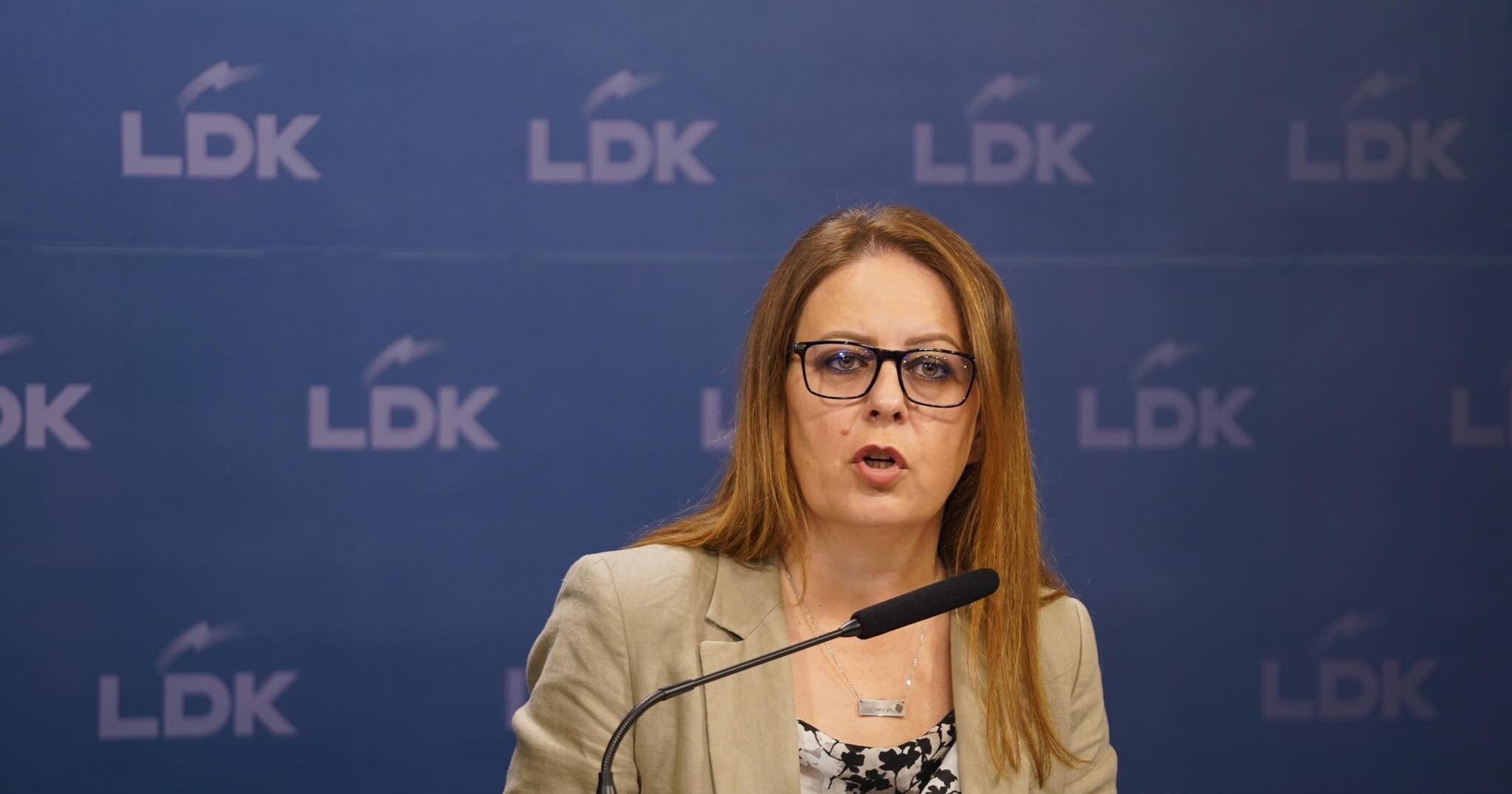 E akuzoi LDK-në për shtrenjtimin e çmimeve, Hykmete Bajrami i reagon Hekuran Muratit