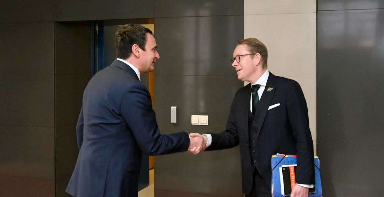 Kurti në takimin me ministrin suedez: Marrëveshja bazë e Ohrit të zbatohet menjëherë