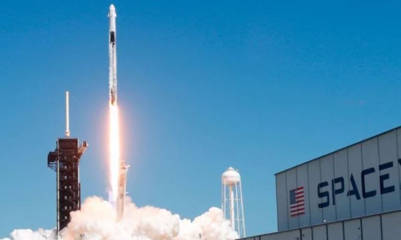 SpaceX pritet të lëshojë raketën më të madhe ndonjëherë