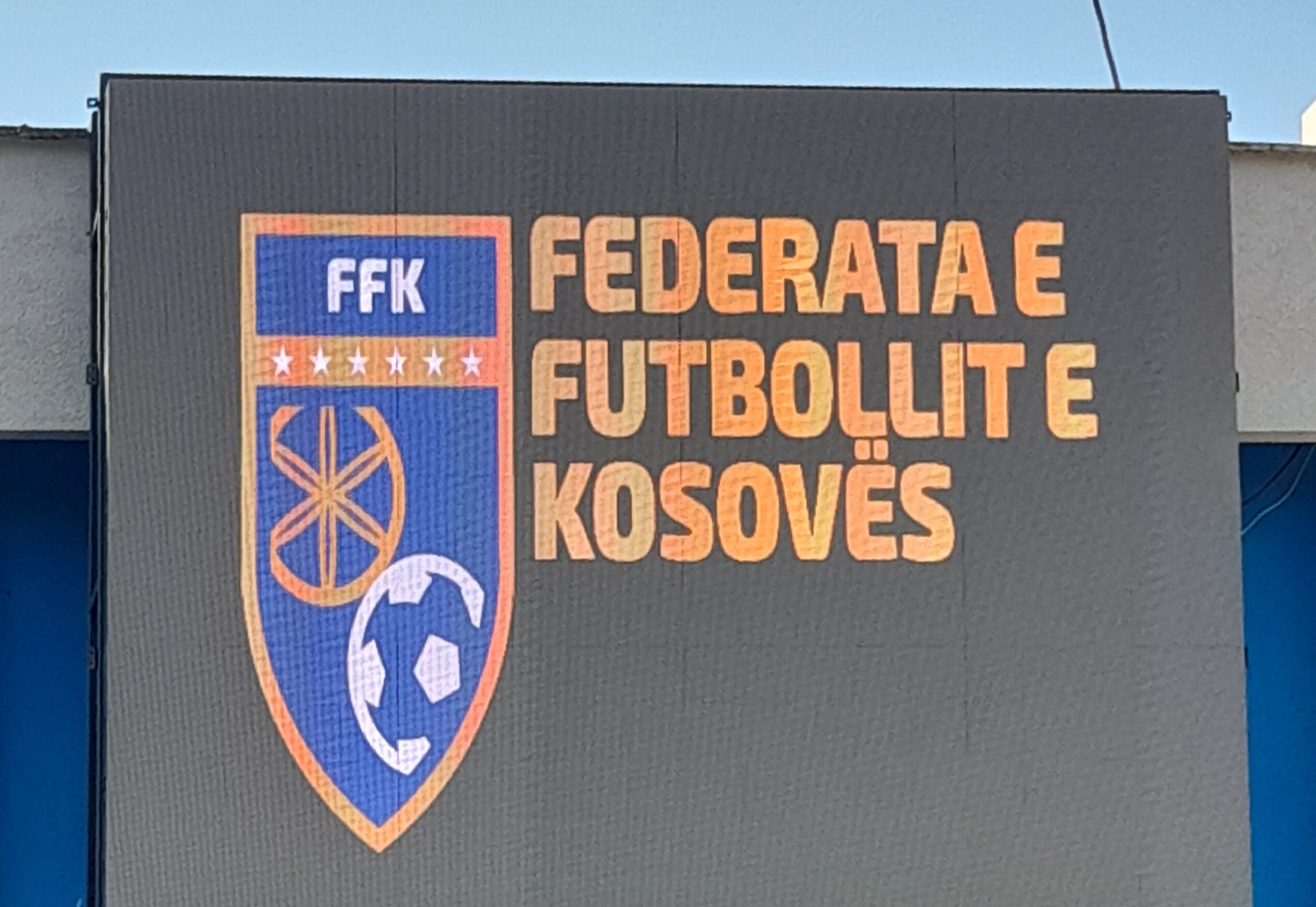 Ekskluzive: Zyrtarë nga UEFA dhe FIFA sot vijnë për çështjen e licencimit