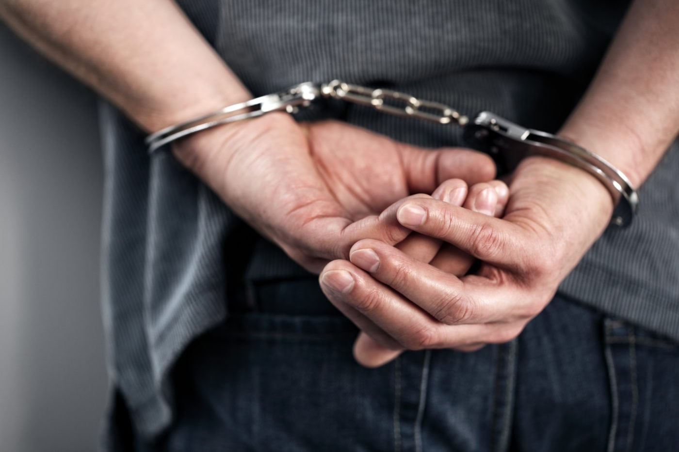 Prizren: Ushtroi dhunë në vazhdimësi ndaj babit të tij, arrestohet i dyshuari