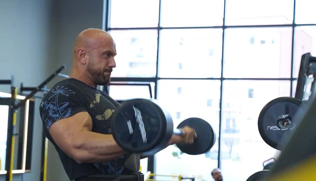 Njihuni me kosovarin që po triumfon në çdo garë të bodybuilding