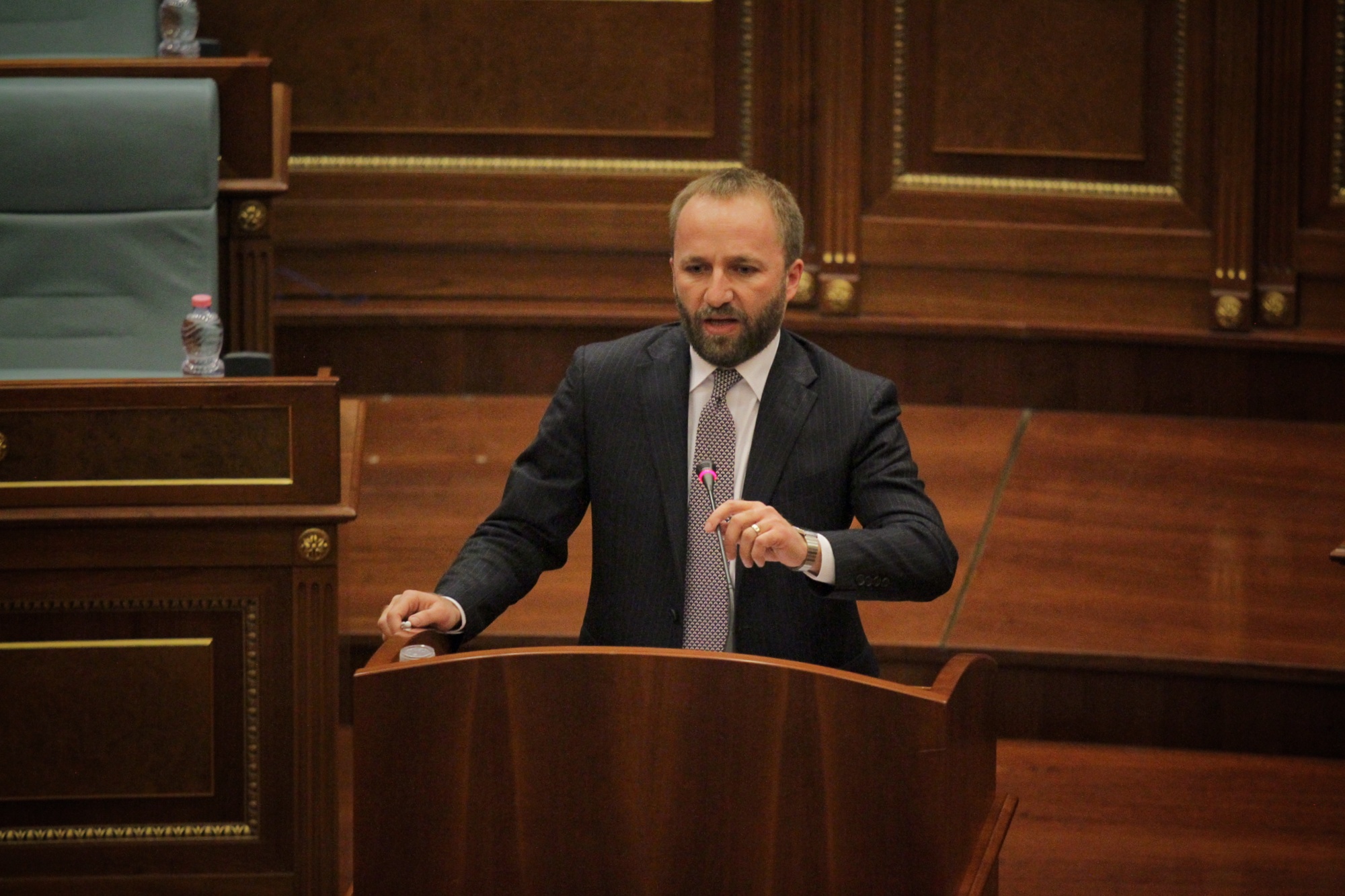 ​Tahiri: 30 kontratat njëburimore në KEK dëshmojnë abuzimin e ish-drejtorit të KEK -ut