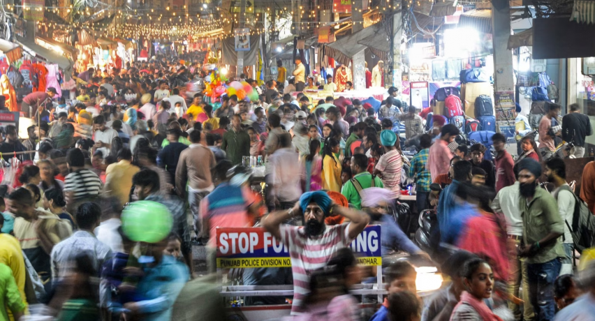 India e kalon Kinën si vendi më i populluar në botë