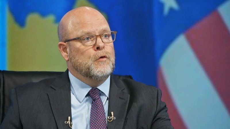 Ambasadori Hovenier: “Asociacioni të bëhet urgjentisht, por me kufizime”