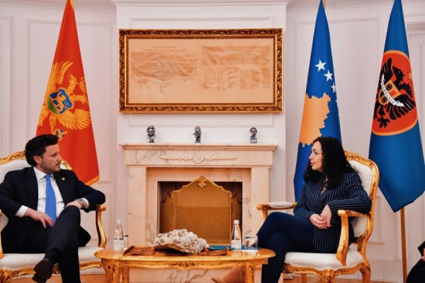 ​Osmani priti kryeministrin Abazoviq, diskutime për zhvillimet e fundit