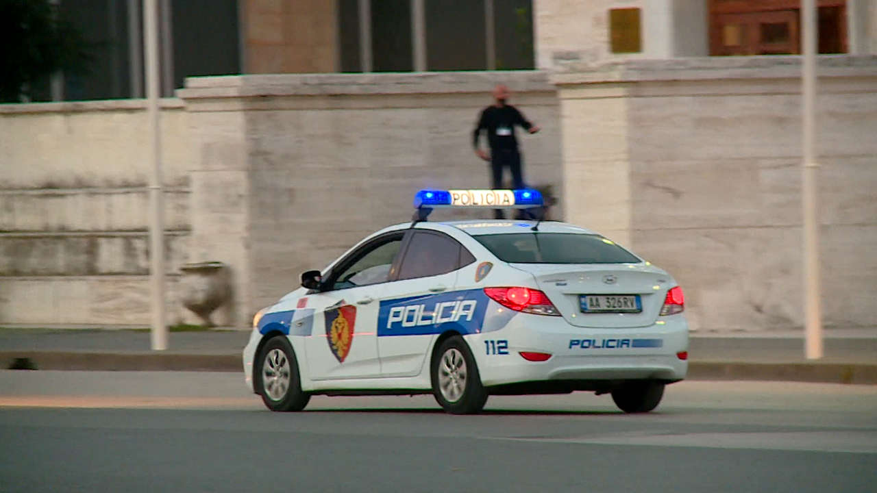 Përleshje mes nxënësve në një shkollë në Gramsh, theret për vdekje një 13-vjeçar
