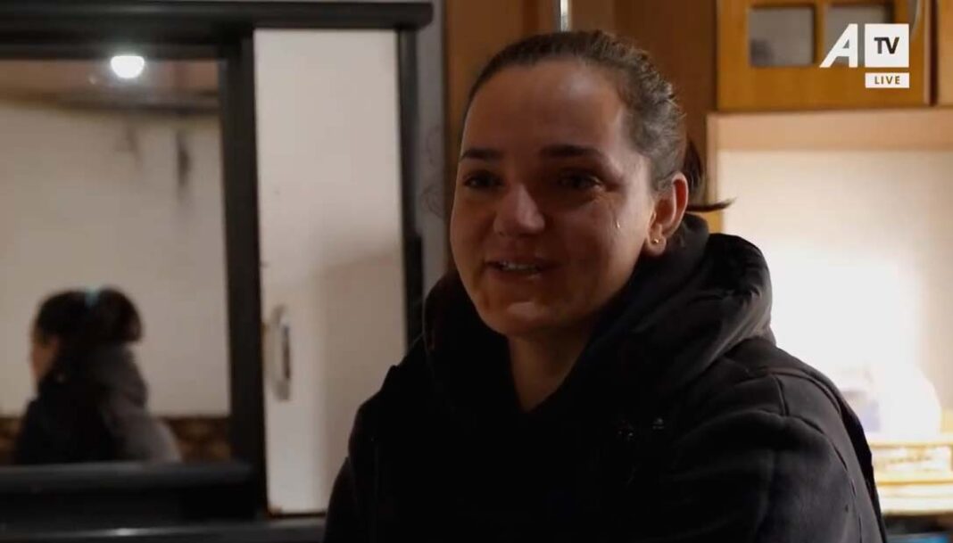 “Shkoj me pastru shpija me siguru bukë për fëmijët, po nuk po ka as punë”, mes lotësh rrëfen nëna që e vetme rritë dy fëmijët e saj