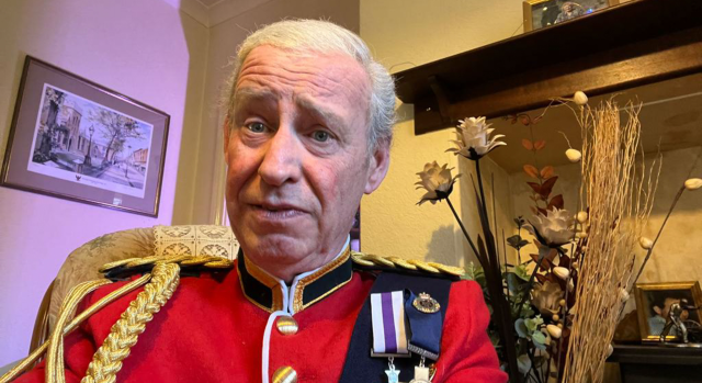 Sozia e mbreti Charles III fiton mijëra paund si imitues i tij