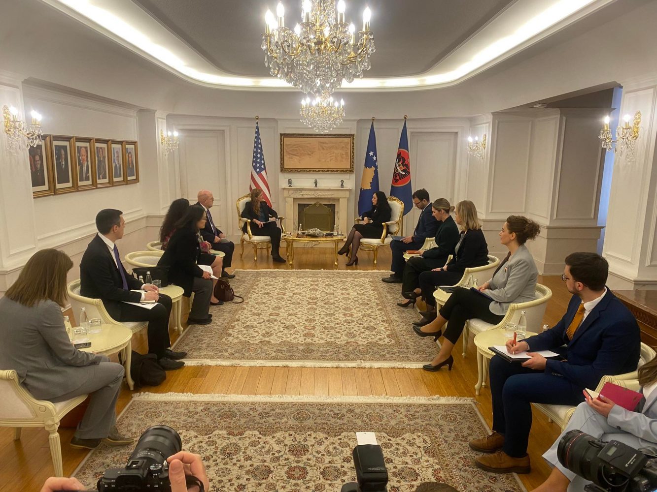 Osmani takohet me administratoren e USAID, Samantha Power