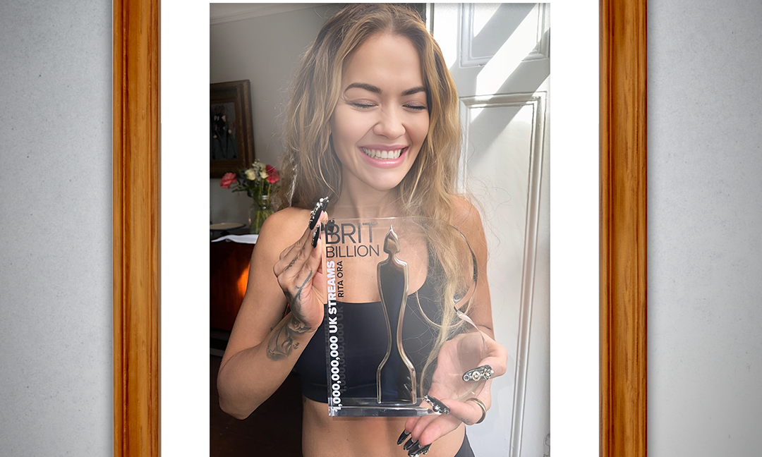 Rita Ora merr çmimin “Brit Billion”