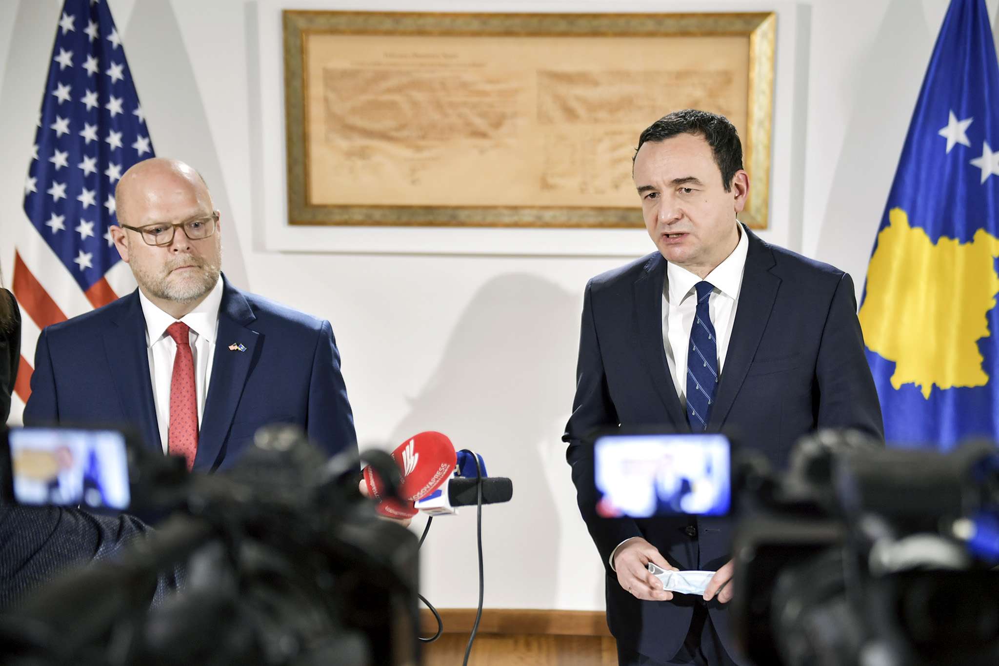 “Duhet ta fikni zjarrin në shtëpi”, Hovenier thotë se nuk do të ketë shumë durim për ta pritur përgjigjen e Kurtit