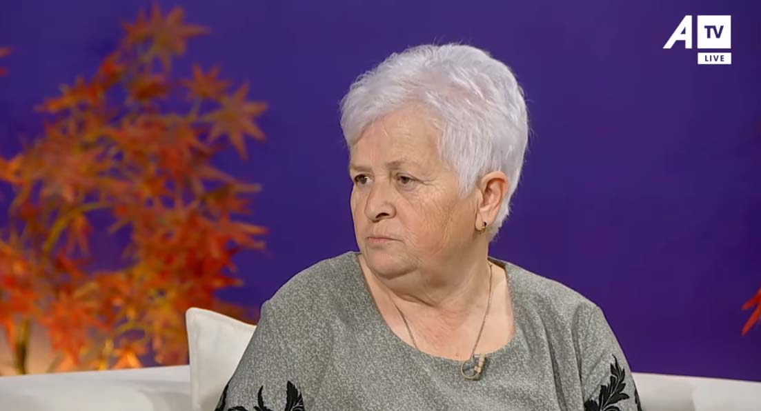 I vdiq burri kur ishte në moshë të re, ajo e sakrifikoi gjithë jetën për ta rritur djalin e saj të vetëm