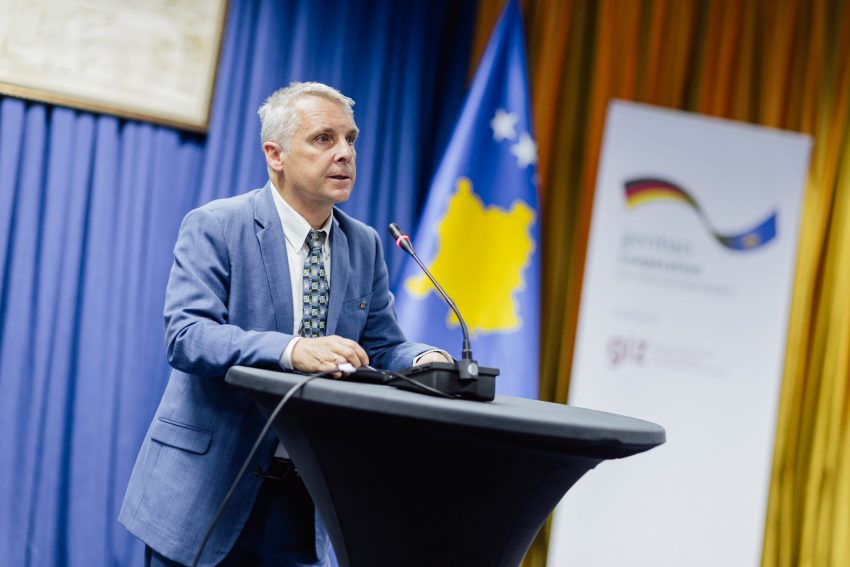 Rohde: Dëmet shqetësuese të ekonomisë së Kosovës tashmë janë në horizont, duhet de-eskalim menjeherë