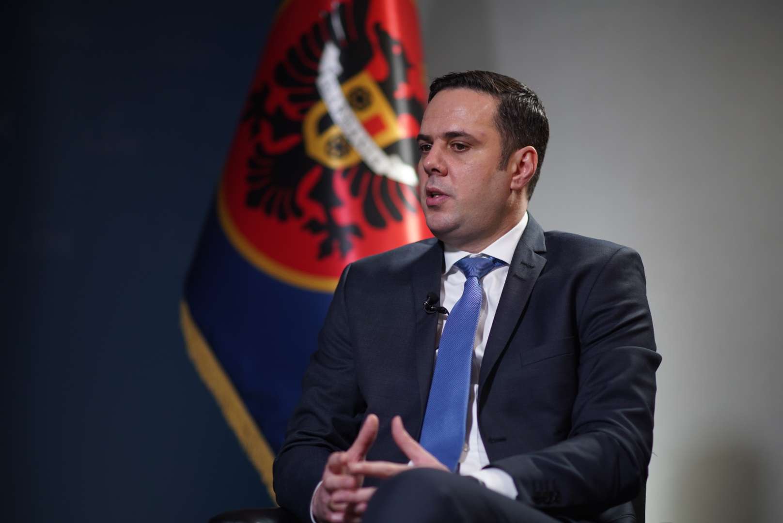 Abdixhiku takohet me shefin e Zyrës së BE-së, ia shpalos planin 7 pikësh për zgjidhjen e krizës në Veri