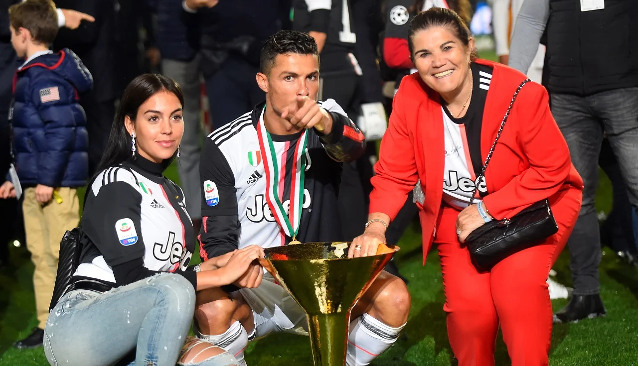 Mamaja e Cristiano Ronaldos reagon pas thashethemeve për ndarjen e çiftit: Debatojnë por…