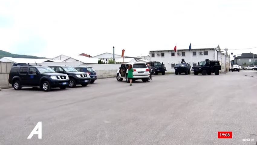 Kurti e Osmani bisedojnë me emisarin gjerman për situatën në veri
