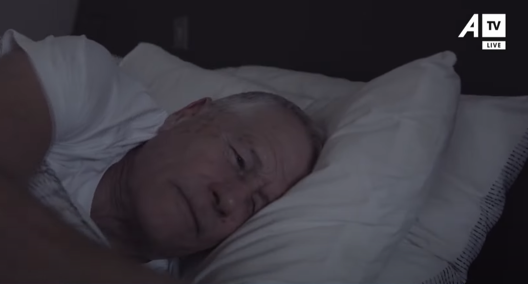 Pse zgjohemi më herët kur plakemi?