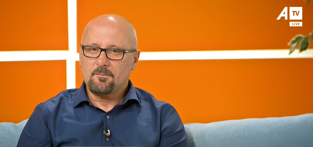 “Shumë pacientë që kanë vena të zgjeruara shkojnë në banja termale, por kjo ndikon keq”, mjeku i përgjigjet telefonueses