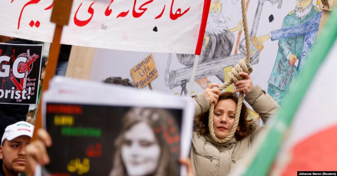 Gratë iraniane protestojnë brenda burgut kundër ekzekutimeve