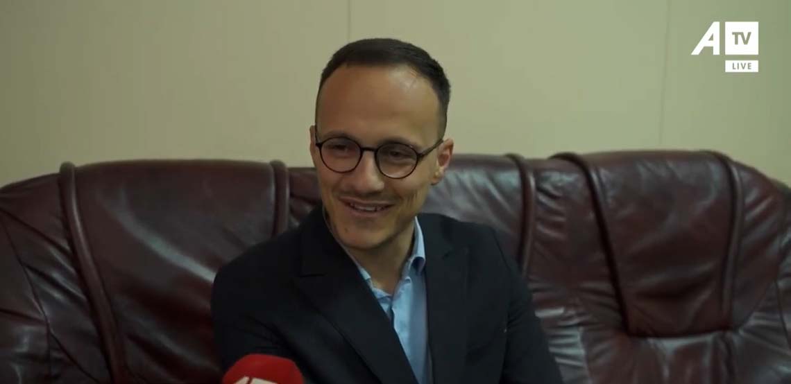 Alban Hyseni tregon metodën si arriti ta mposhtë Lutfi Hazirin në Gjilan