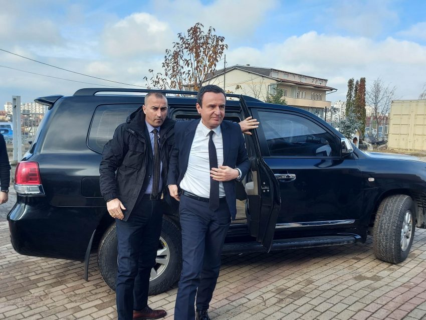 Kurti nga Vushtrria: Për zhvillimet në veri përgjigjemi në Prishtinë