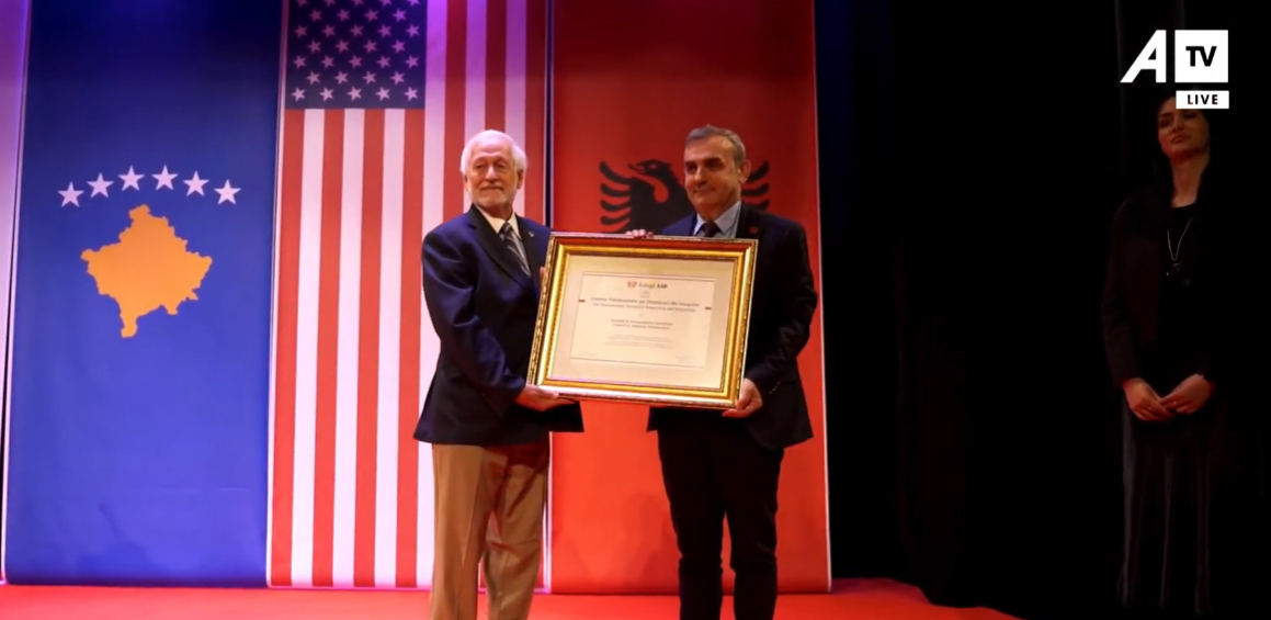 Kolegji AAB bën bashkë për herë të parë ambasadorë amerikanë e shqiptarë