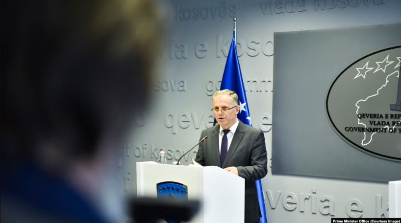 Bislimi: Kryetarët mund të punojnë vetëm nga ndërtesat e komunës
