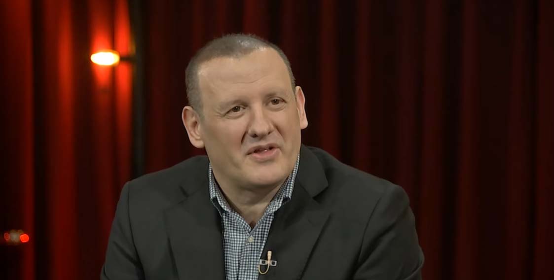 “Tash është shumë më lehtë me ba muzikë”, këngëtari Adnan Daci flet për fillimet e tij