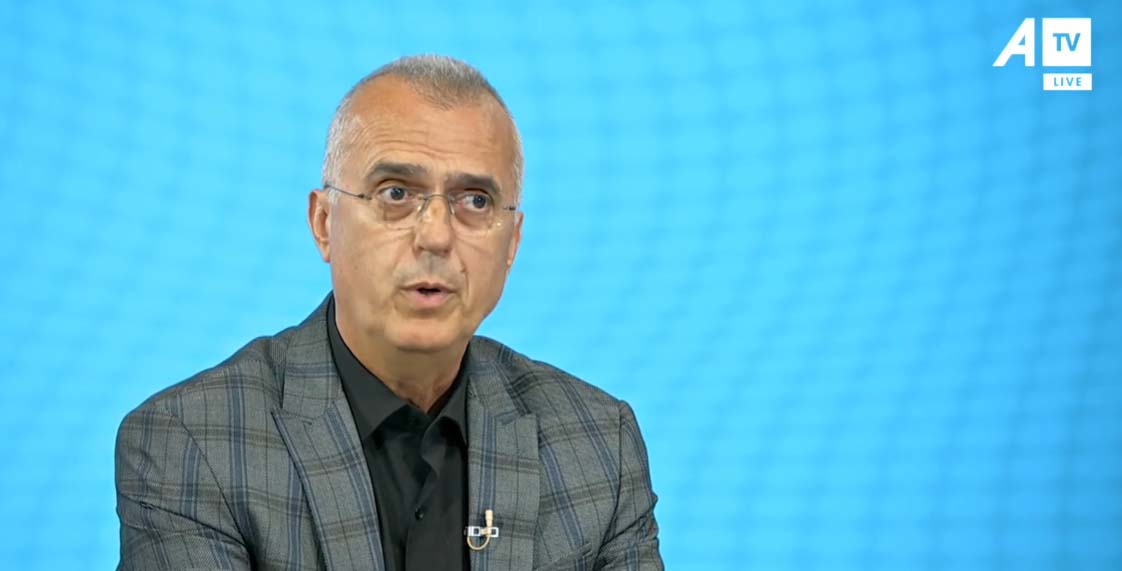Betimi i tre kryetarve të rinj në veri jashtë objeketeve komunale/ Dugolli: Nuk e bënë ndërtesa funksional një kryetar komune