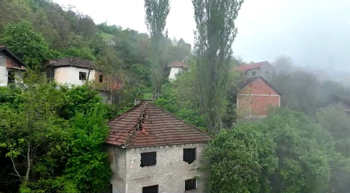 Fshati që filloi të braktisej në vitet e 90-ta, sot ka mbetur pa asnjë banor