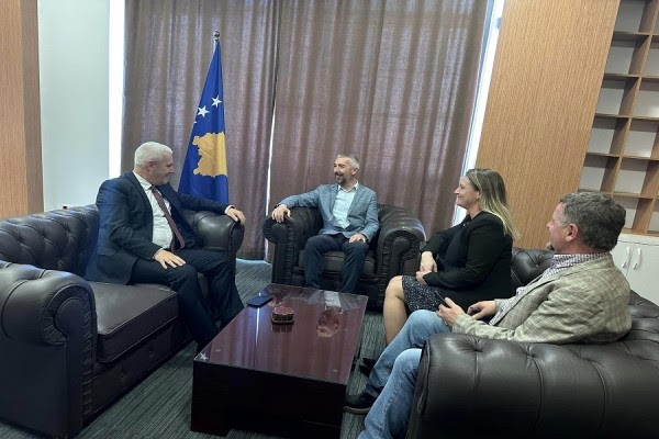 ​Sveçla vizitoi kryetarin e veriut të Mitrovicës