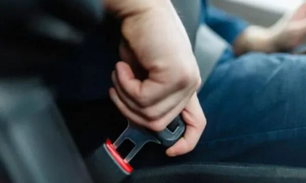 Cila ulëse e veturës është më e rrezikshme dhe cila më e sigurt në rast aksidenti?