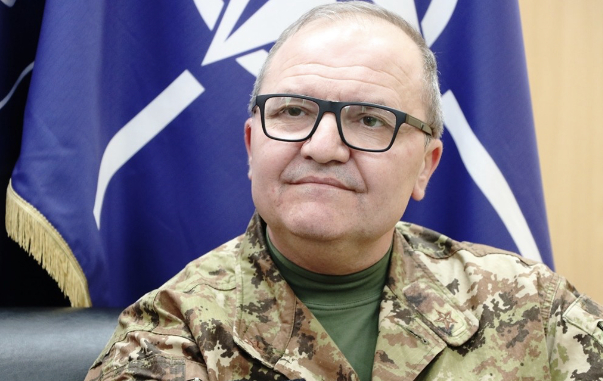 Komandanti i KFOR-it takon presidentin Vuçiq dhe shefin e Ushtrisë së Serbisë