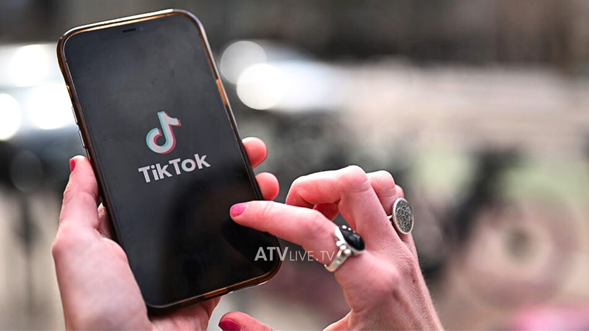 Të rinjtë i besojnë më shumë TikTok-ut sesa mediave