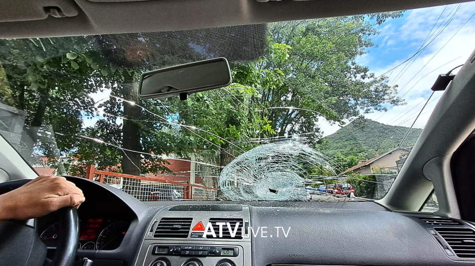 Sulmohet me gurë ekipi i ATV-së