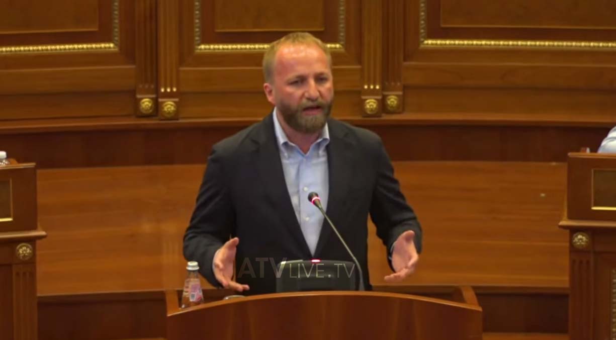 Tahiri: Skandaloz, mesazhi i kryeministrit për bandat kriminale në veri