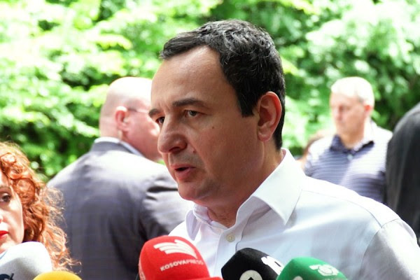 ​Kurti: Mbetet në gjykimin e kryetarëve nëse do të qëndrojnë në objektet komunale