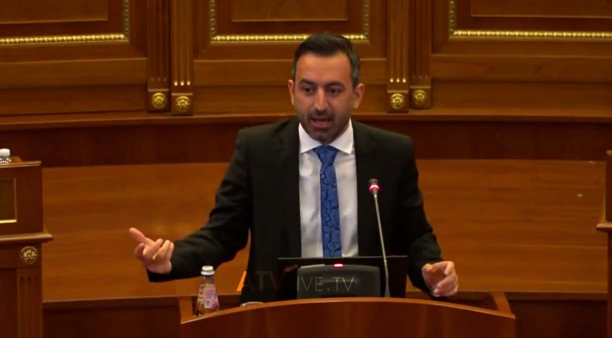 Dimal Basha: Kur unë dal me folë për Amerikën, këta tuten këtu