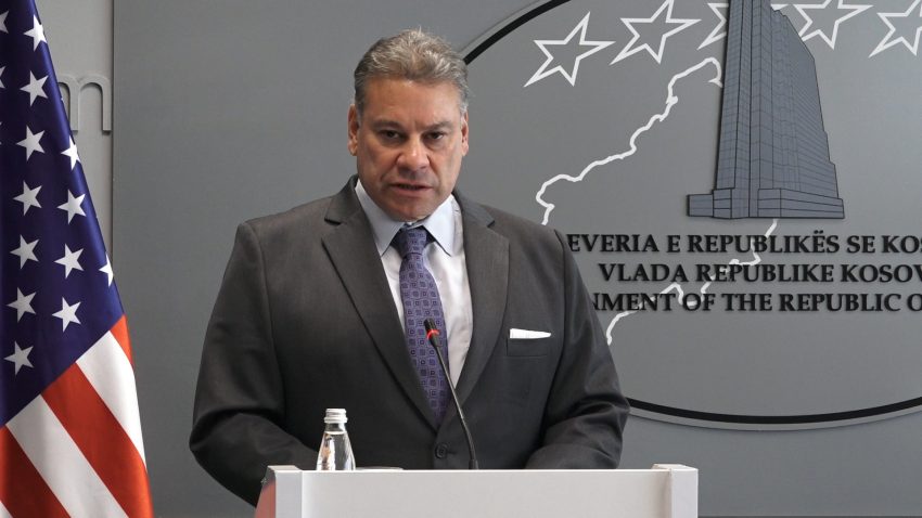 “Do të vendosim për veprimet e radhës”, çfarë tha Gabriel Escobar për raportimin në Shtëpinë e Bardhë?