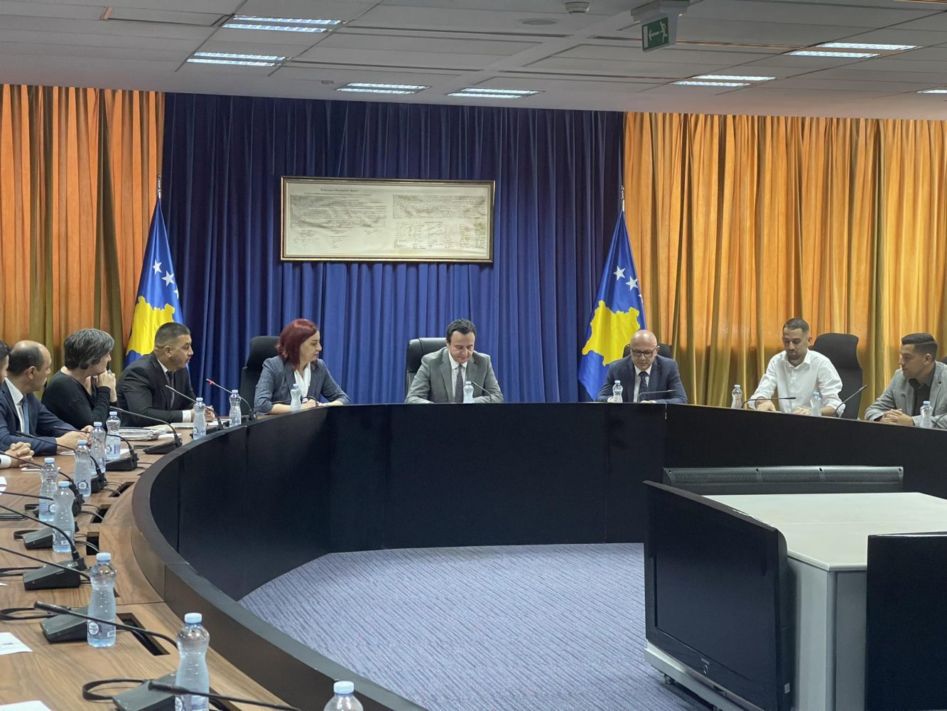 Kurti: Qeveri po punon për krijimin e mundësive të barabarta, me fokus punësimin e shkollimin
