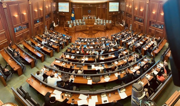 Kuvendi mban dy seanca sot, në rend dite Projektligji për skemat pensionale