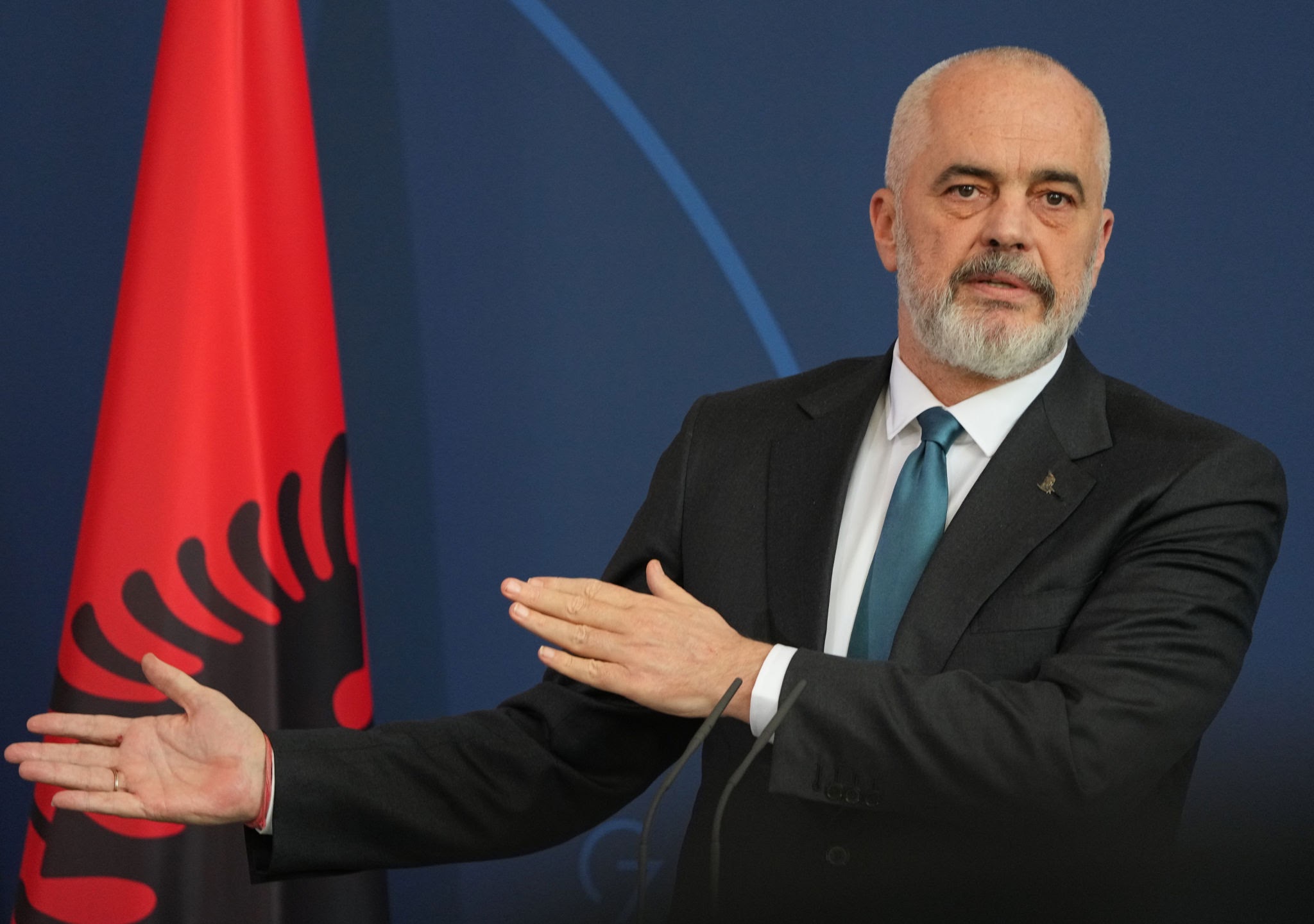 ​Rama i dorëzon presidentit francez dhe kancelarit gjerman një draft të Asociacionit