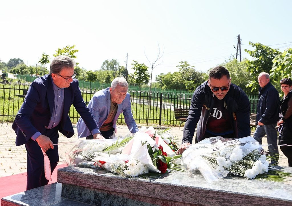 FFK bën homazhe te varri i Fadil Vokrrit