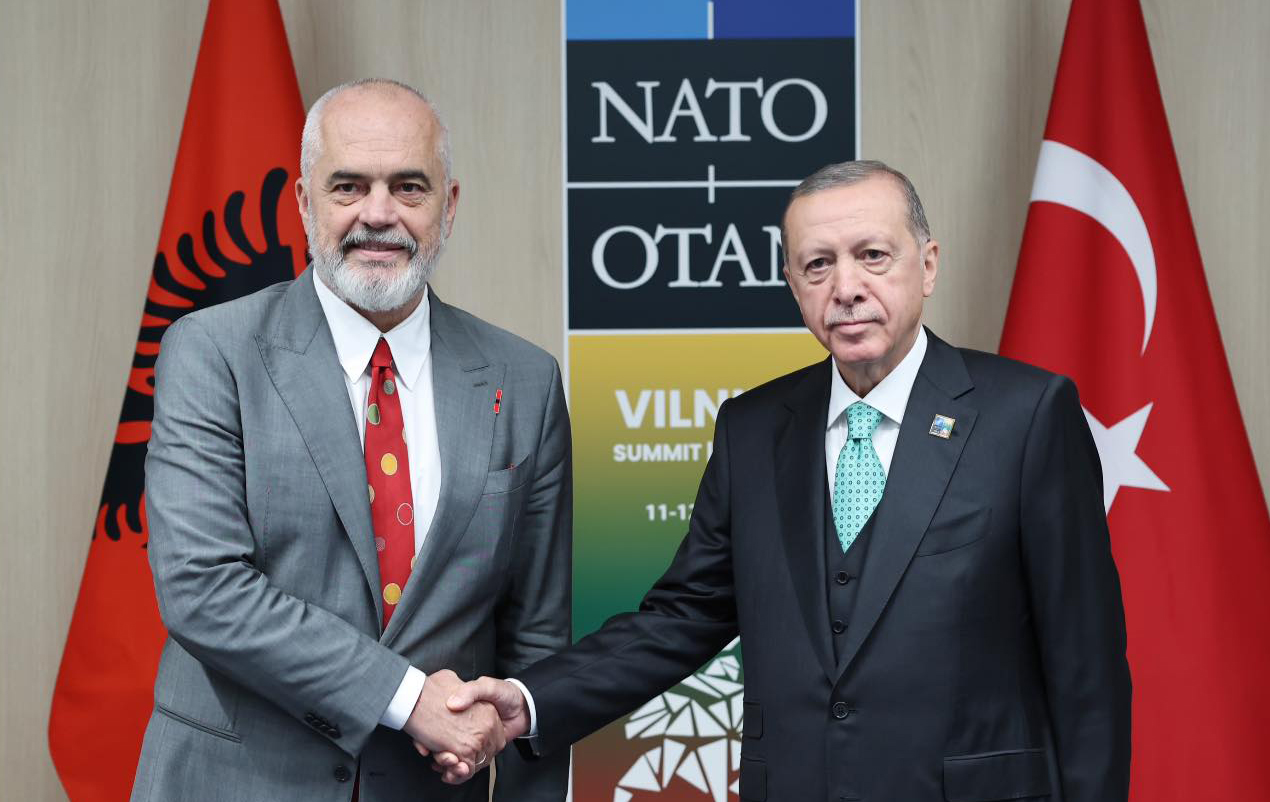 Rama në Samitin e NATO-s takohet me Erdogan, flasin veçanërisht për Veriun e Kosovës
