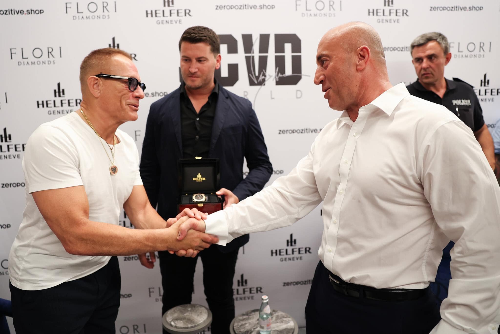 Ramush Haradinaj shtërngon duart me Van Damme-n